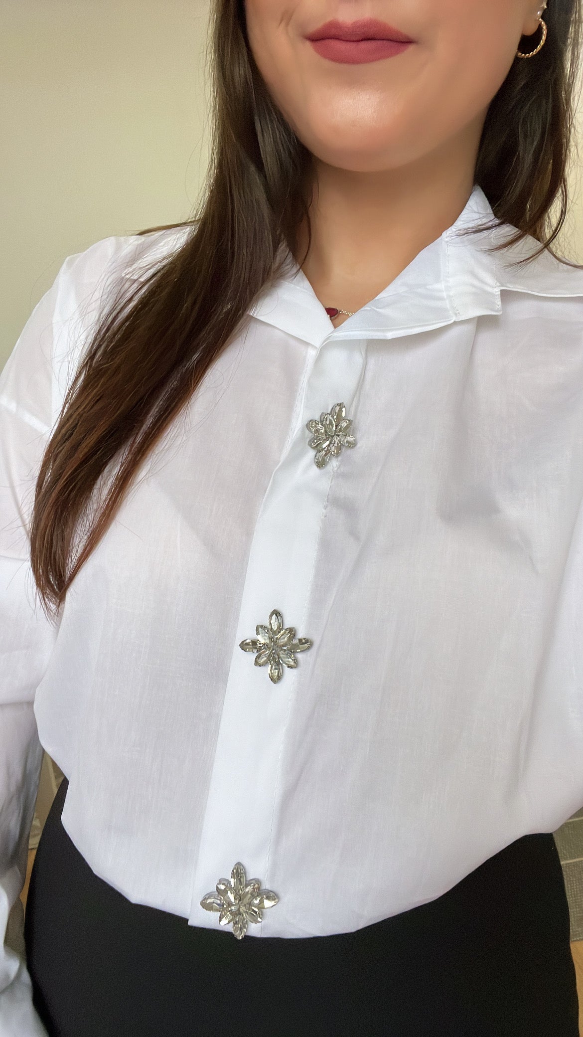 Chemise Blanche Élégante avec Détails Bijoux