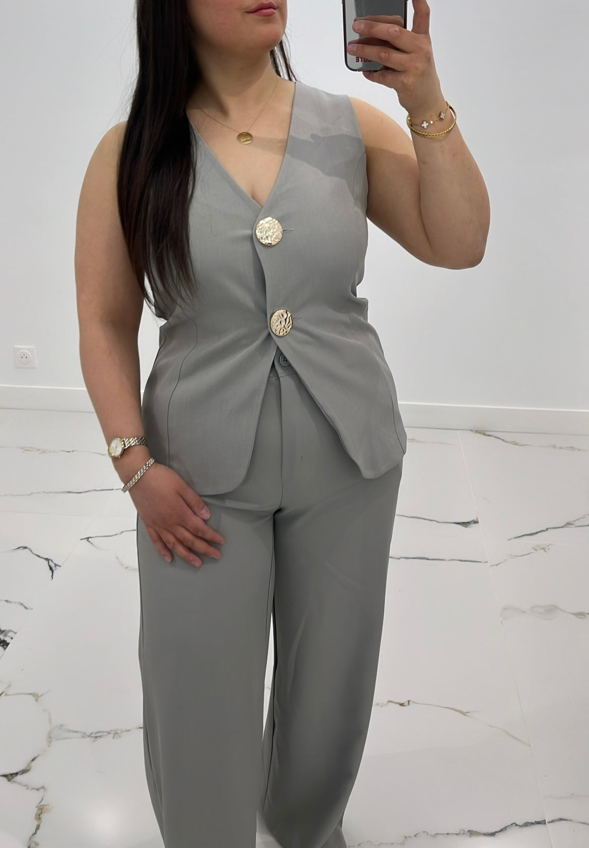 Tailleur sans manches élégant - Bouton doré